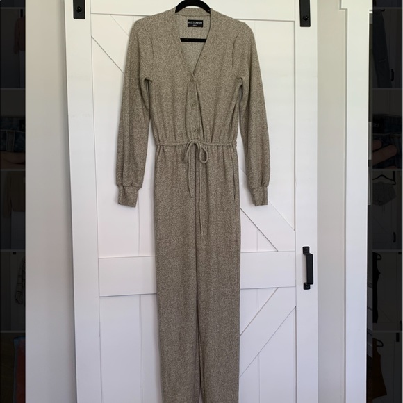 NWOT Kittenish Olive you button down jumpsuit, size M - Picture 4 of 4